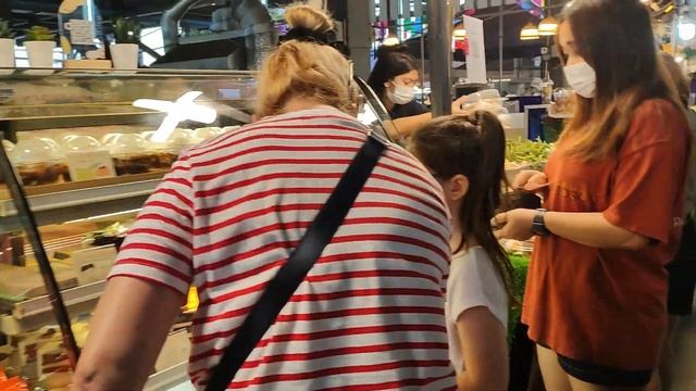 ТАЙЛАНД 2022. ГОРЫ ЕДЫ на ночном рынке на Тепразите. ЦЕНЫ сегодня. Ем кузнечиков смотреть онлайн