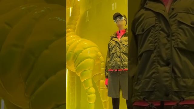 Via dei Condotti - Piazza di Spagna. Roma / Виа деи Кондотти. Площадь Испании. Рим. Италия. смотреть онлайн