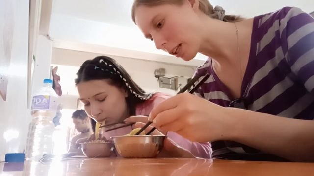 Прогулки по Катманду. Часть 3: Боднатх и его самая большая ступа в Непале. смотреть онлайн