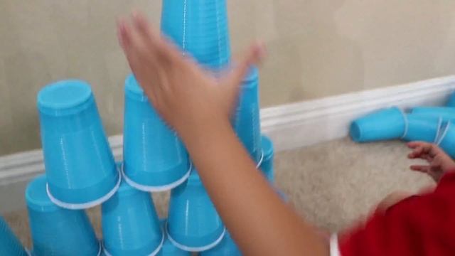 Wendy Builds Colored Cups Wall Fun Kid Toys смотреть онлайн