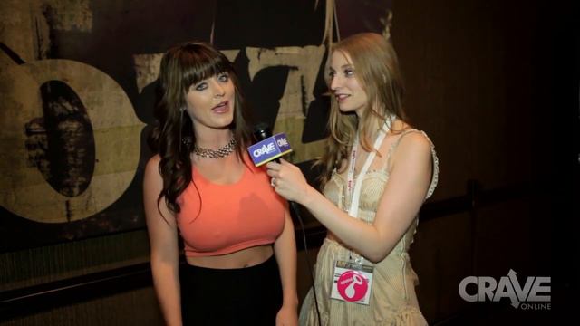 AEE 2014: Sophie Dee Interview with Ela Darling смотреть онлайн