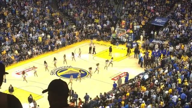 Warriors in the Oracle Arena смотреть онлайн