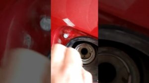 Правильно снять люк бензобака на тойота Рав 4
