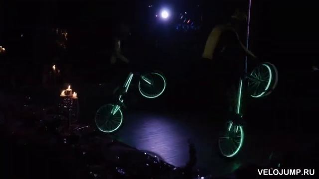 Велошоу на выпускном в ресторане Шале Березка. VELOJUMP. Световое шоу. смотреть онлайн
