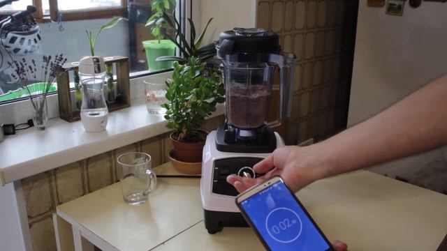 перемалываем гречку в муку в стакане Biolomix G5200 часть 3 смотреть онлайн
