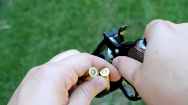 Shooting a 1959 Colt Python revolver