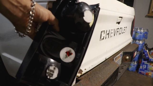 My Chevrolet s10 project, part 3, removing old tail lights and installing new tail lights. смотреть онлайн