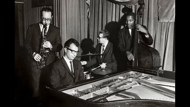 The Dave Brubeck Quartet - Tristesse смотреть онлайн