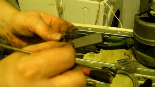 Ремонт стиральной машины Electrolux Zanussi ошибка E40 смотреть онлайн