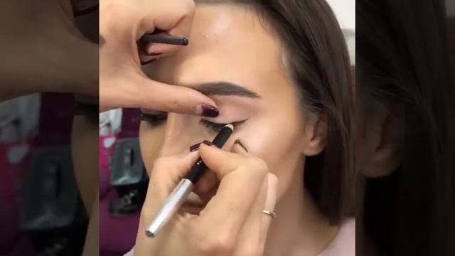 Макияж стрелки,красные губы смотреть онлайн