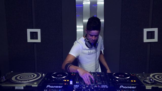 Cristofano / Music is Life / Extended Set. смотреть онлайн