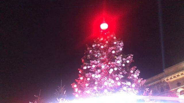 Big Christmas Tree in Duomo Milano Italy | Galleria and La Rinascente Christmas Lights смотреть онлайн