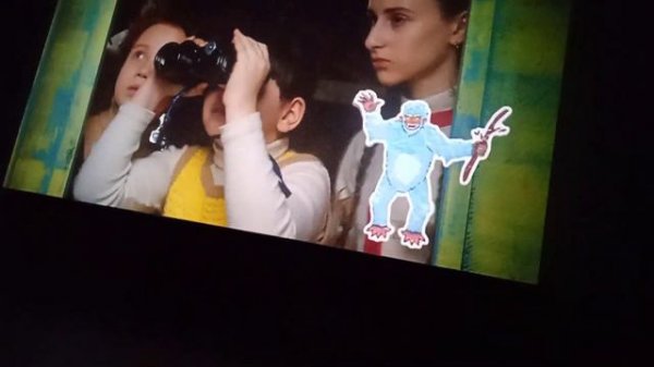 сидим на Манюня в кино