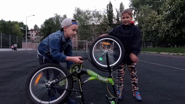 ✅ Светодиодные колпачки - насадки LED фонарики на спицы или на ниппель колёса велосипеда ... смотреть онлайн