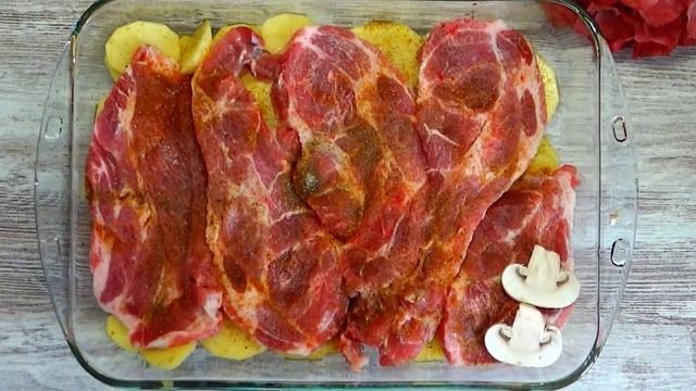 ЖАРКОЕ В ДУХОВКЕ С КАРТОШКОЙ, МЯСОМ И ГРИБАМИ смотреть онлайн