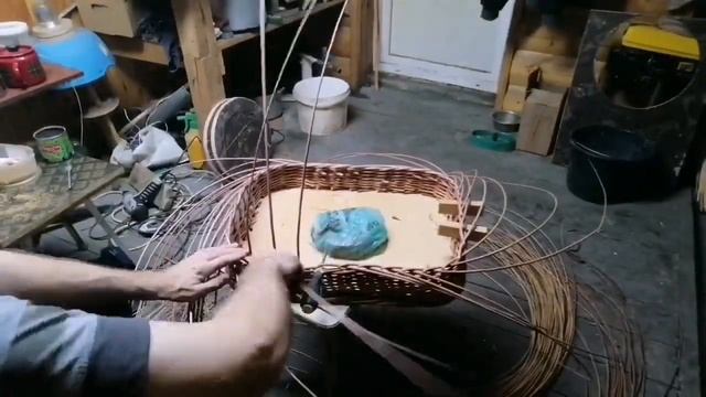 плетёный из лозы поднос. Сергей Николаевич смотреть онлайн