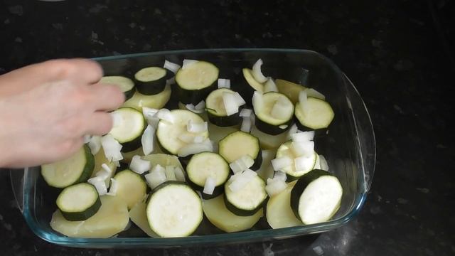 Лосось запечённый в духовке с нежными цукини и картофелем. смотреть онлайн