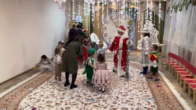 Новогодний утренник «Кузнечики» смотреть онлайн