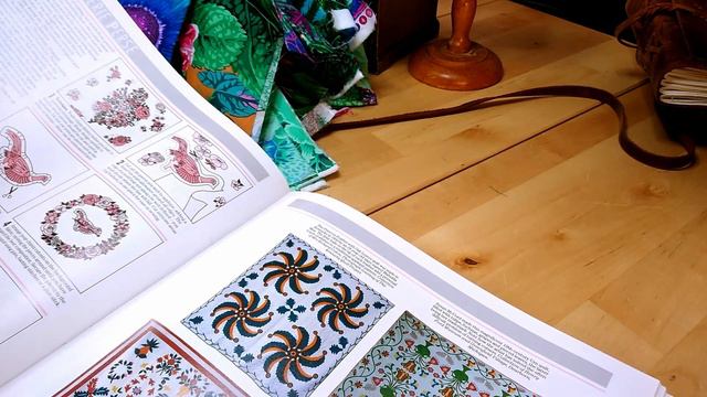 What's the difference between Broderie Perse, Applique, and fussy cutting? And why I need to know. смотреть онлайн
