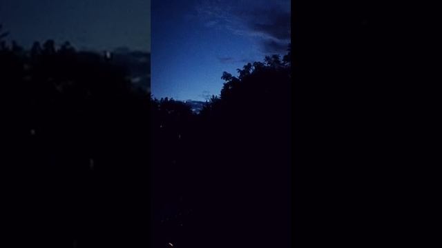 Hood sitting August moon смотреть онлайн