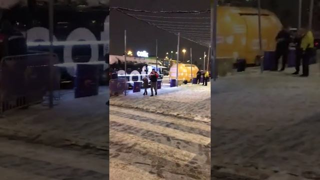 Ярмарка и каток на территории ТРЦ Саларис смотреть онлайн