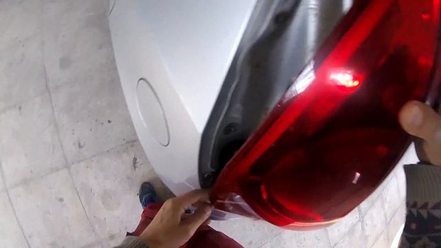Hyundai i30 Πως αλλαζουμε φαναρι και λαμπες How to replace rear tai light смотреть онлайн