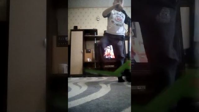 Сравнием мой старый самокат с новым моим трюкавым самокаттм смотреть онлайн