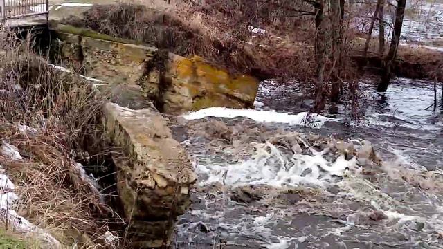 СРЕДНЯЯ ТЕРЕШКА. СБРОС ВОДЫ С ПРУДА. 13 МАРТА 2023 ГОД. смотреть онлайн