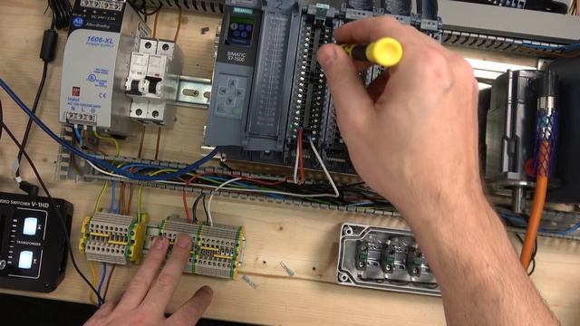 How to wire and fault find Siemens S7-1500 PLC digital input card + diagnostics смотреть онлайн