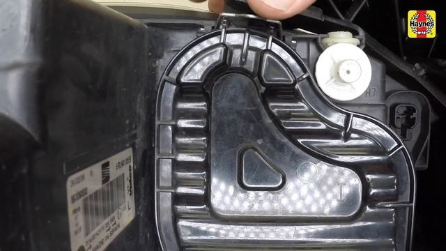 How to replace the headlight bulbs on the Seat Leon 2005 to 2012 смотреть онлайн