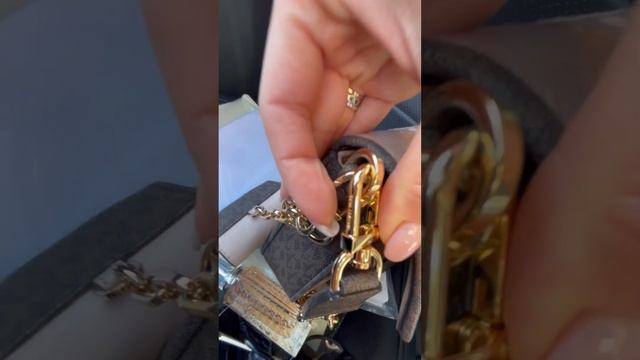 Как отличить копию от оригинала Michael kors Bradshaw смотреть онлайн