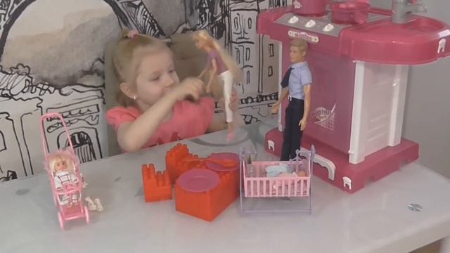 Играем в куклы Барби, Кен - обзор игрушек смотреть онлайн