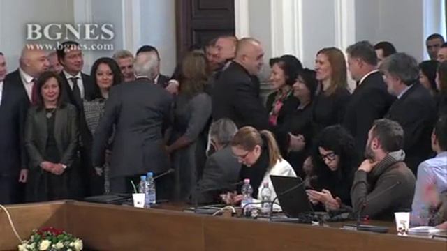 Кабинетът „Борисов” 2 предаде властта на служебното правителство смотреть онлайн