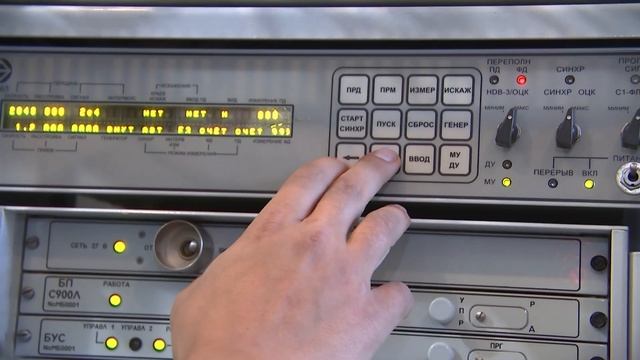 Работа специалистов связи на пункте управления СКШУ «Восток-2022» смотреть онлайн