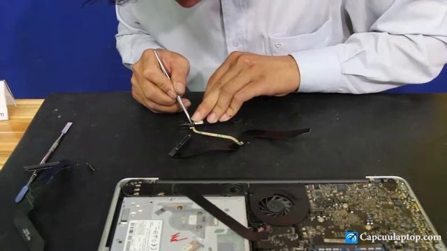 Macbook A1278 - Hướng dẫn thay cáp ổ cứng HDD - Capcuulaptop.com смотреть онлайн
