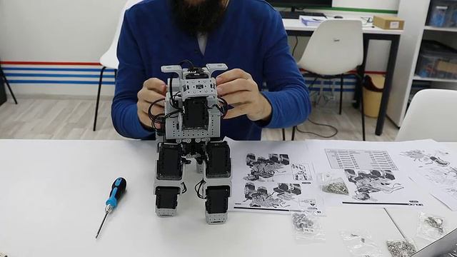 Часть 4. Программирование роботов смотреть онлайн
