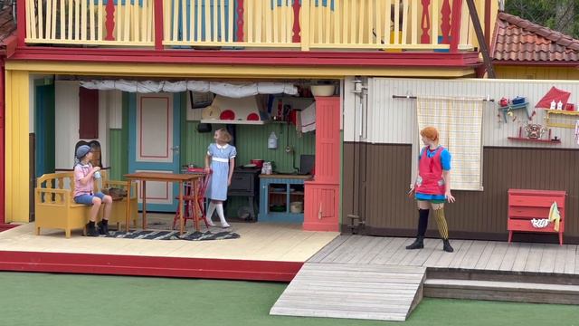 VLOGG: En dag på Astrid Lindgrens Värld смотреть онлайн