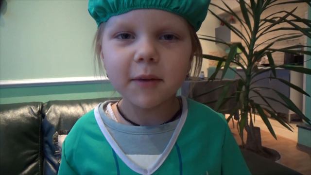 ИГРАЕМ В ДОКТОРА! ДОКТОР ПОЛИНА ИГРАЕТ С ТЕТЕЙ В ДОКТОРА! PLAY DOCTOR PRETEND PLAY смотреть онлайн