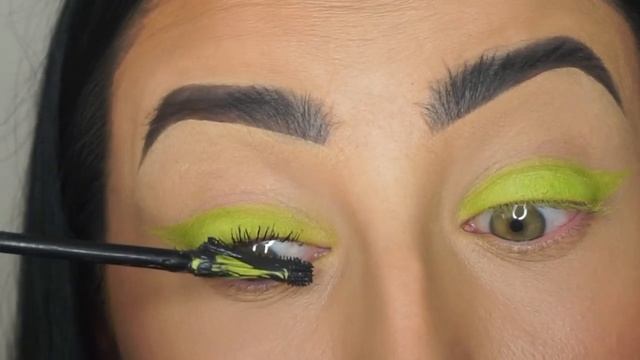 URBAN DECAY NEW LASH FREAK MASCARA | DANIELLE ROBERTS MUA смотреть онлайн