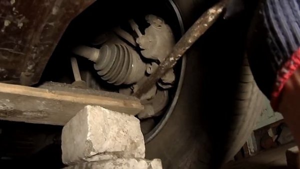 Проверка шаровых опор и рулевых наконечников на Ланосе