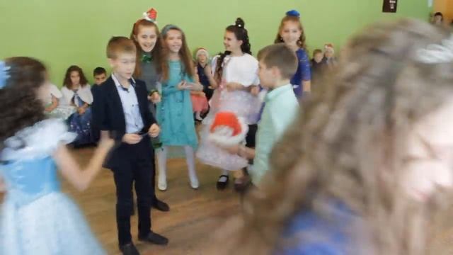 Новогодний утренник в 4-Б классе (Школа №18) смотреть онлайн