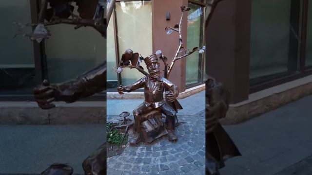 вот чудесный Айболит, он под деревом сидит. смотреть онлайн