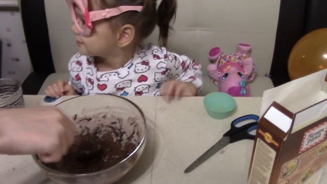 печем вкусные шоколадные маффины смотреть онлайн