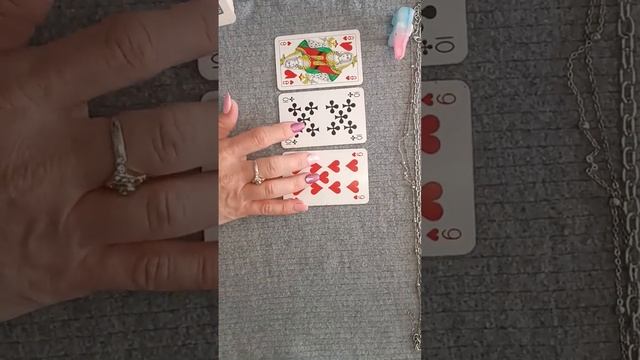 КАКИЕ У КРЕСТОВОГО КОРОЛЯ МЫСЛИ О ЧЕРВОВОЙ ДАМЕ? ТОСКУЕТ И МЕСТА СЕБЕ НЕ НАХОДИТ. смотреть онлайн