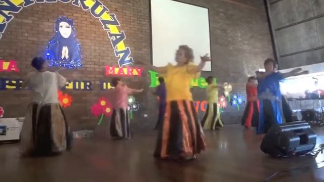Fil-Oz Dance Troupe dances the Mazurka Boholana at the Santacruzan смотреть онлайн
