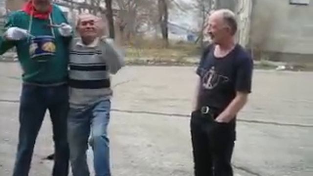 ТАНЕЦ ВИТЬКА И ЯКОЛЫЧА смотреть онлайн