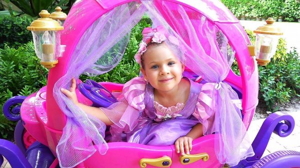 Diana changes dresses and turns into princesses