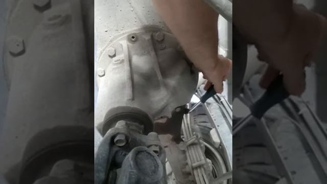 Замена масла в редукторе заднего моста Газель Некст смотреть онлайн