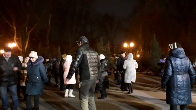 Весільний тарантас!???/Весёлые танцы в парке Горького Харьков декабрь 2020 Dance Kharkiv смотреть онлайн