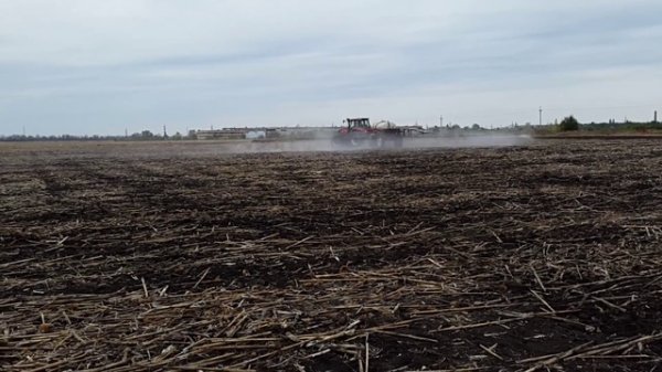 Трактор Versatile 280 и опрыскиватель Versatile PS 1200